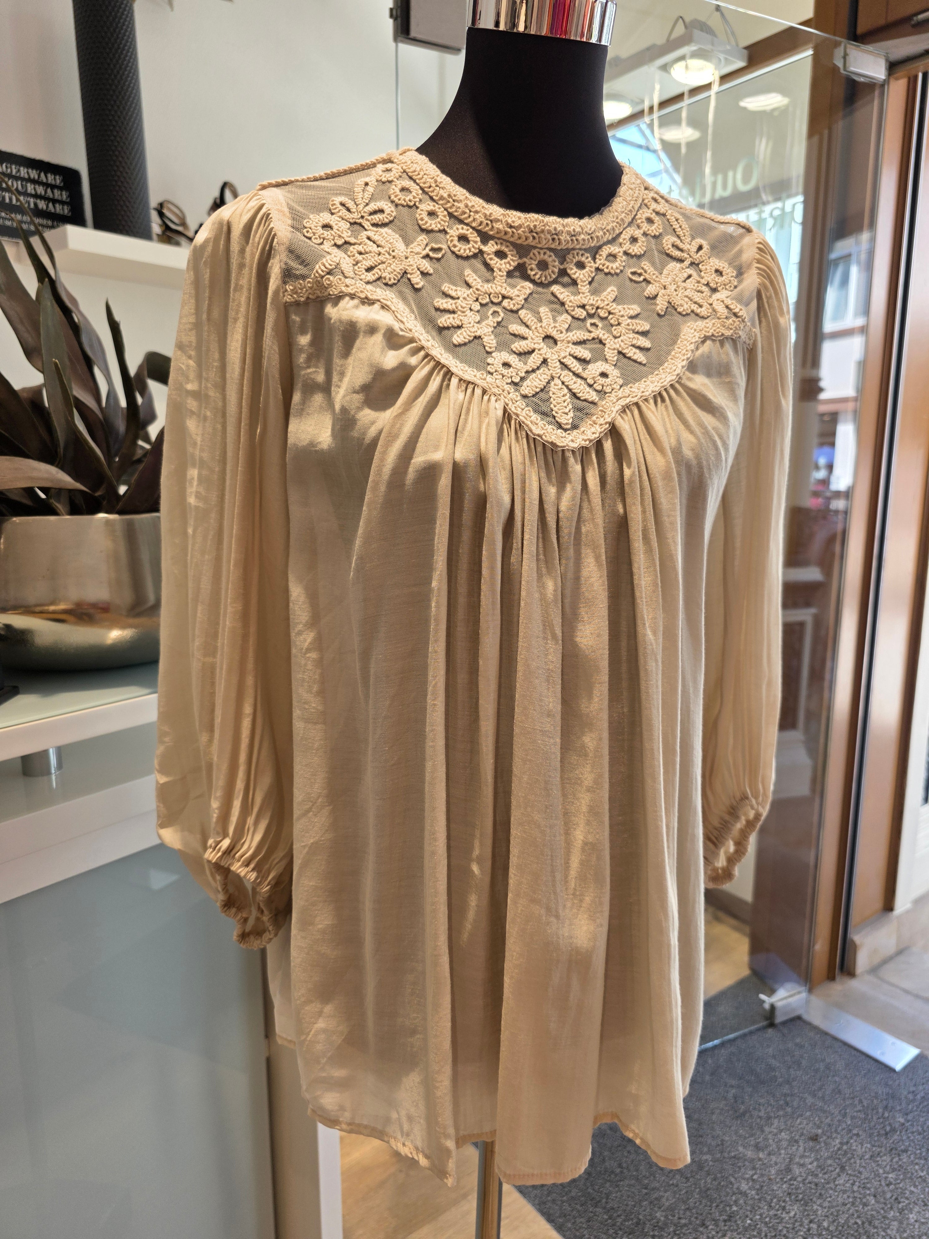 ROMANTISCHE BLUSE TUNIKA CREAM GR.36